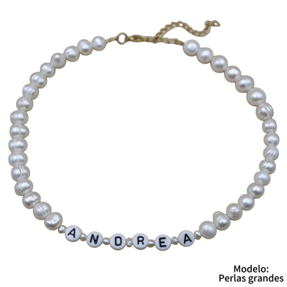 Choker personalizado perlas de río naturales y letras acrílicas