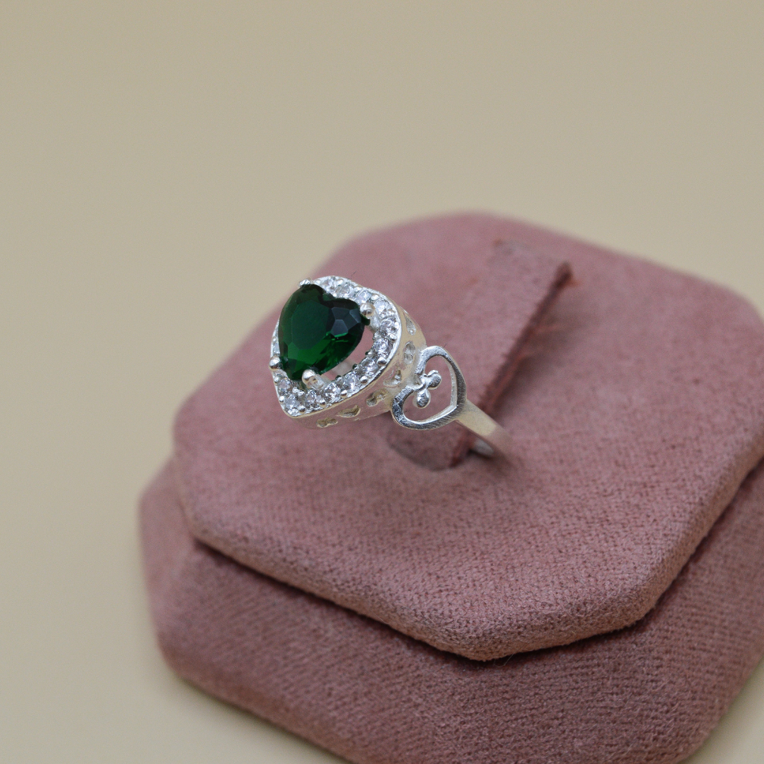 Anillo plata .925 corazón esmeralda zirconias