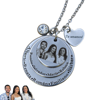 Collar personalizado triple para "Abuelita" con fotograbado y nombres de hijos y nietos